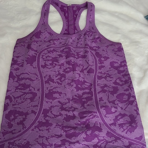 Lululemon tanks - Picture 9 of 11